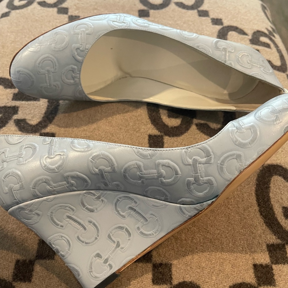 Brand new never worn Authentic Gucci wedge size 40